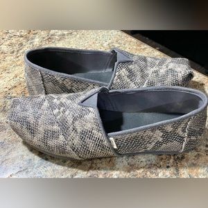 Ladies Snakeskin Toms